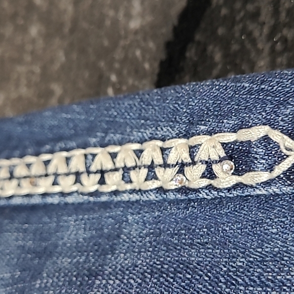 ROCK REVIVAL BECKY EASY-FIT CAPRI DENIM JEAN - Picture 10 of 16